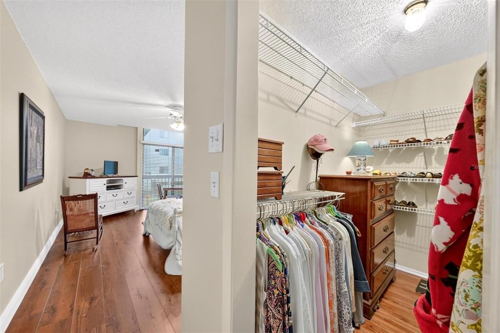 For Sale: $739,000 (2 beds, 2 baths, 1311 Square Feet)