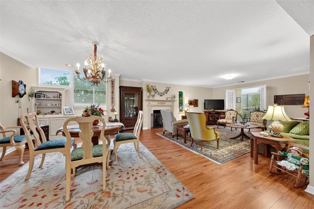 For Sale: $739,000 (2 beds, 2 baths, 1311 Square Feet)