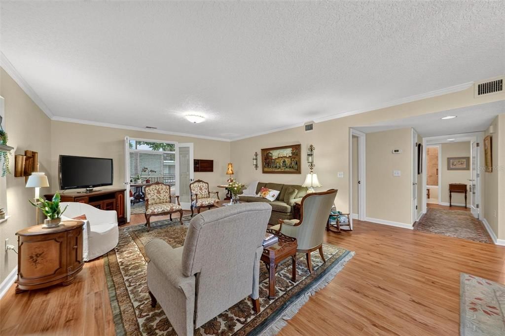 For Sale: $739,000 (2 beds, 2 baths, 1311 Square Feet)