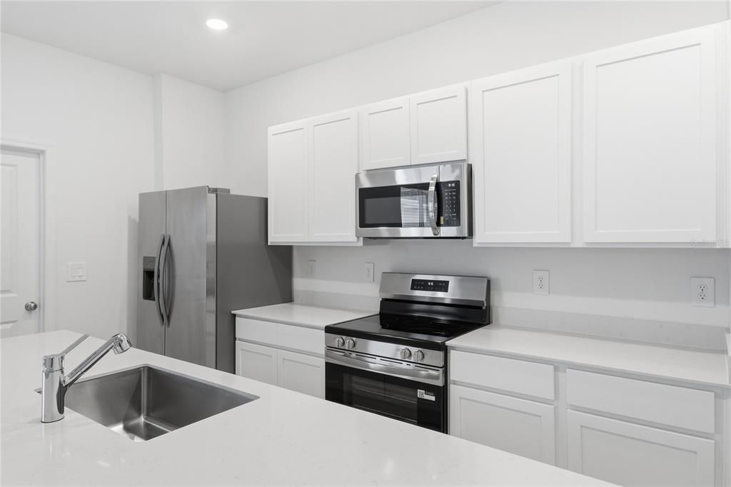 For Rent: $2,600 (4 beds, 2 baths, 2000 Square Feet)