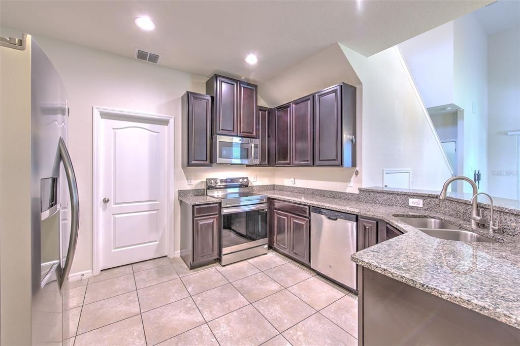 For Rent: $2,300 (3 beds, 2 baths, 1860 Square Feet)