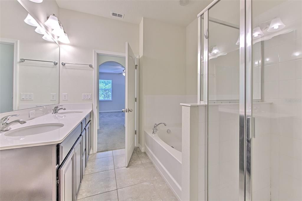 For Rent: $2,300 (3 beds, 2 baths, 1860 Square Feet)