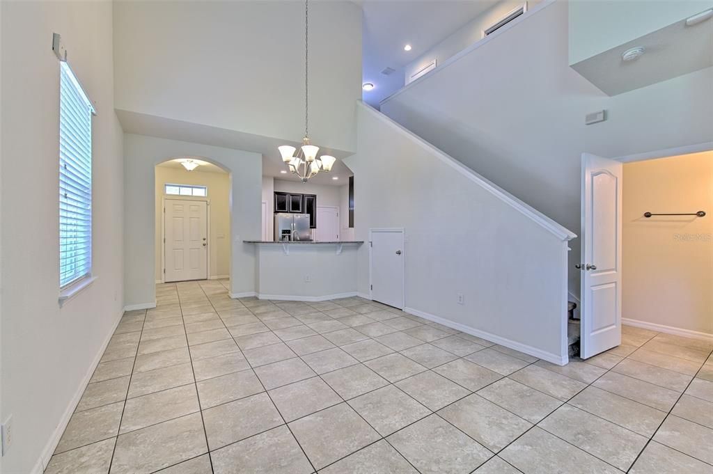 For Rent: $2,300 (3 beds, 2 baths, 1860 Square Feet)