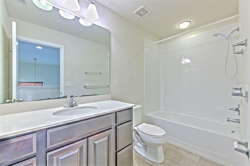For Rent: $2,300 (3 beds, 2 baths, 1860 Square Feet)