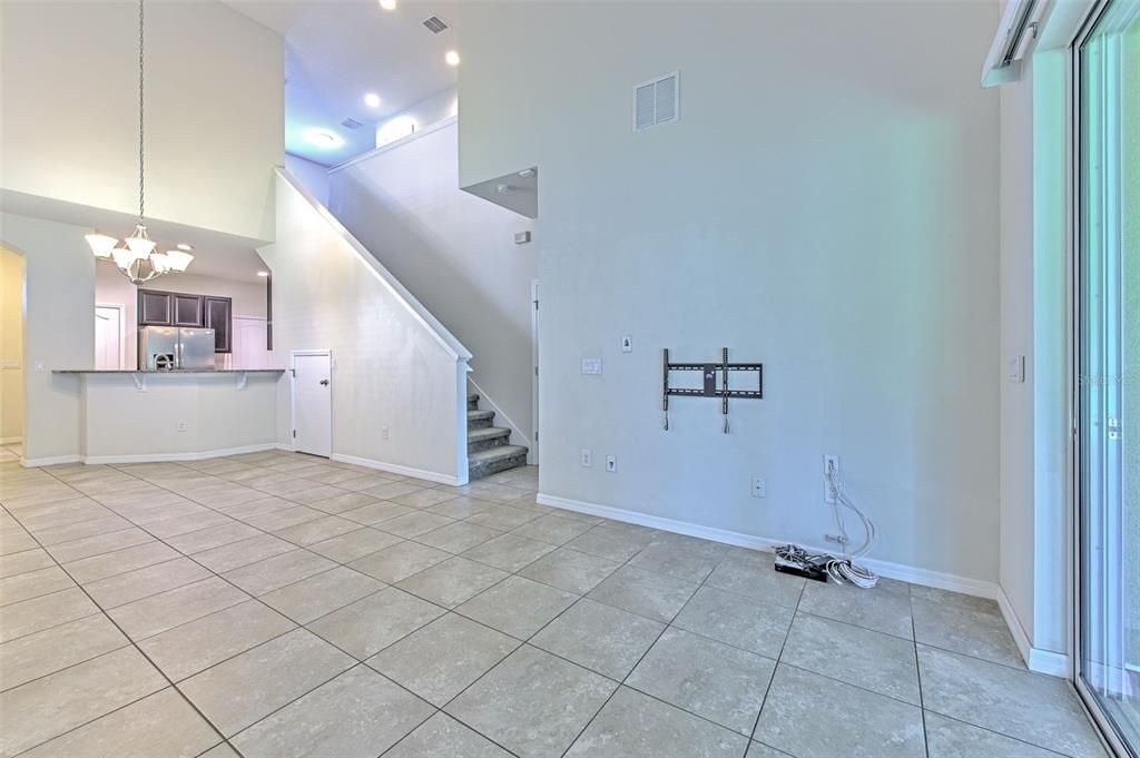For Rent: $2,300 (3 beds, 2 baths, 1860 Square Feet)