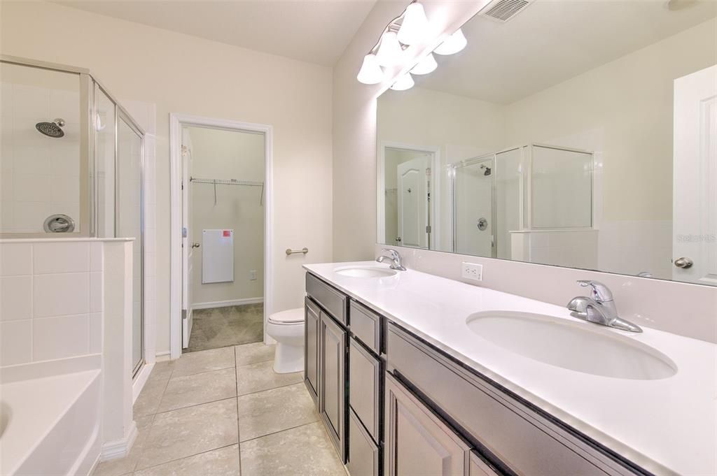 For Rent: $2,300 (3 beds, 2 baths, 1860 Square Feet)