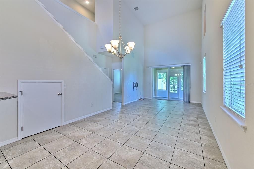 For Rent: $2,300 (3 beds, 2 baths, 1860 Square Feet)