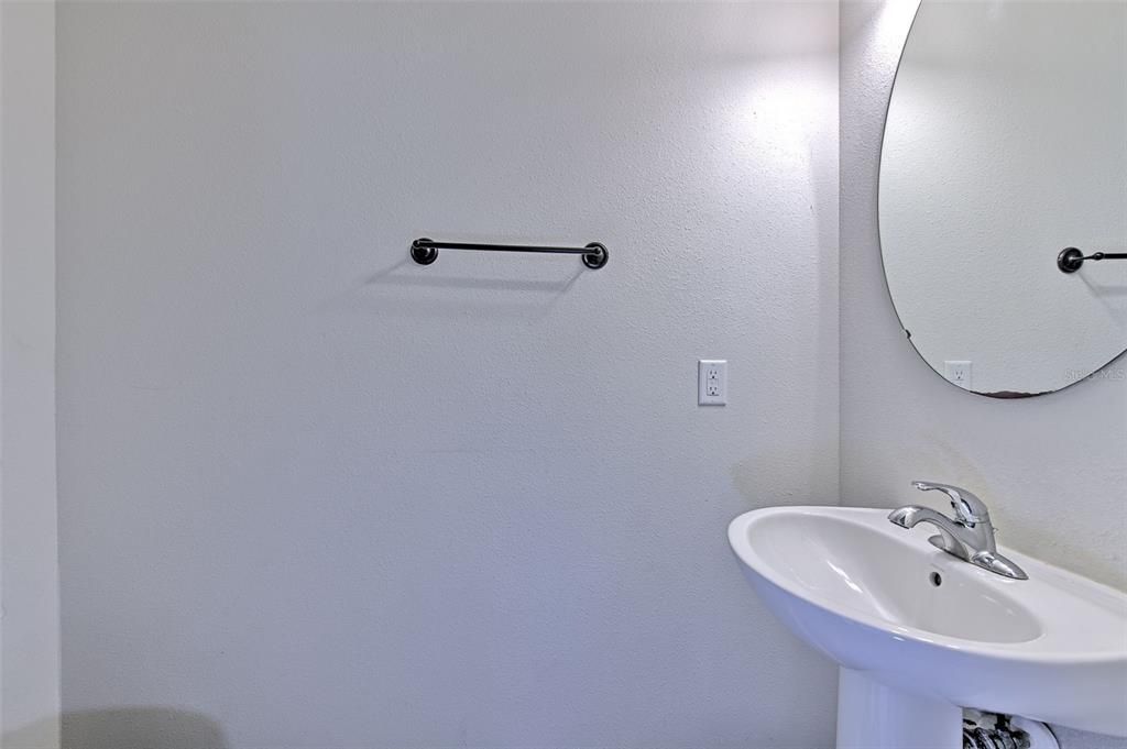For Rent: $2,300 (3 beds, 2 baths, 1860 Square Feet)