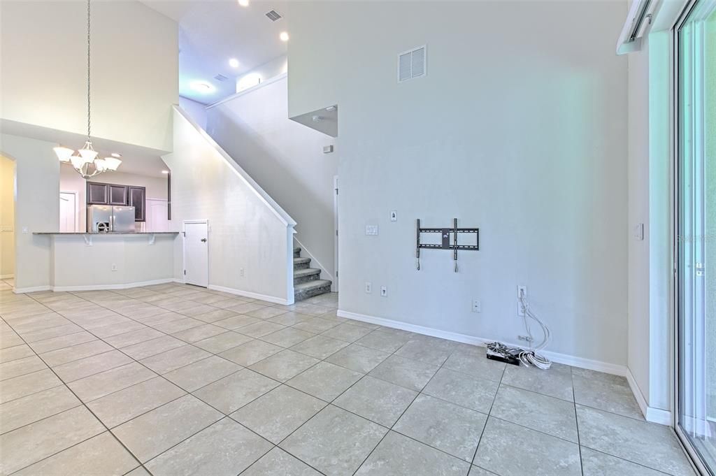 For Rent: $2,300 (3 beds, 2 baths, 1860 Square Feet)