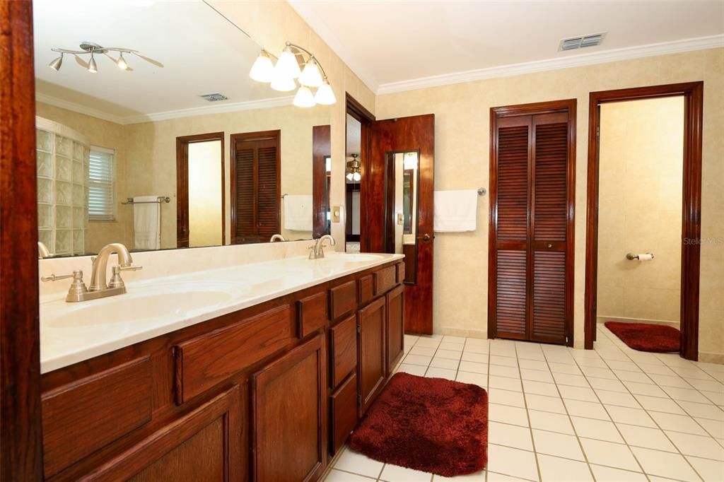 For Sale: $529,900 (4 beds, 2 baths, 2780 Square Feet)