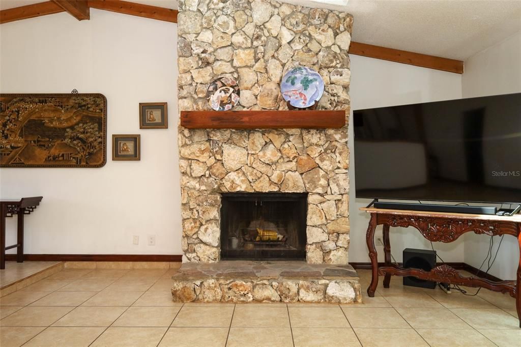 For Sale: $529,900 (4 beds, 2 baths, 2780 Square Feet)