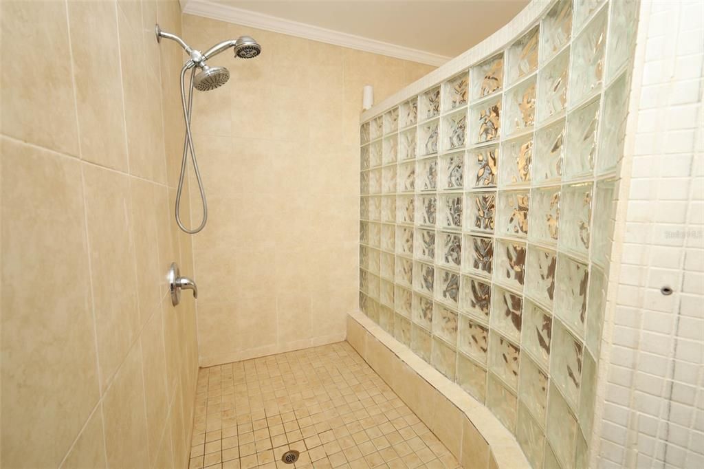 For Sale: $529,900 (4 beds, 2 baths, 2780 Square Feet)