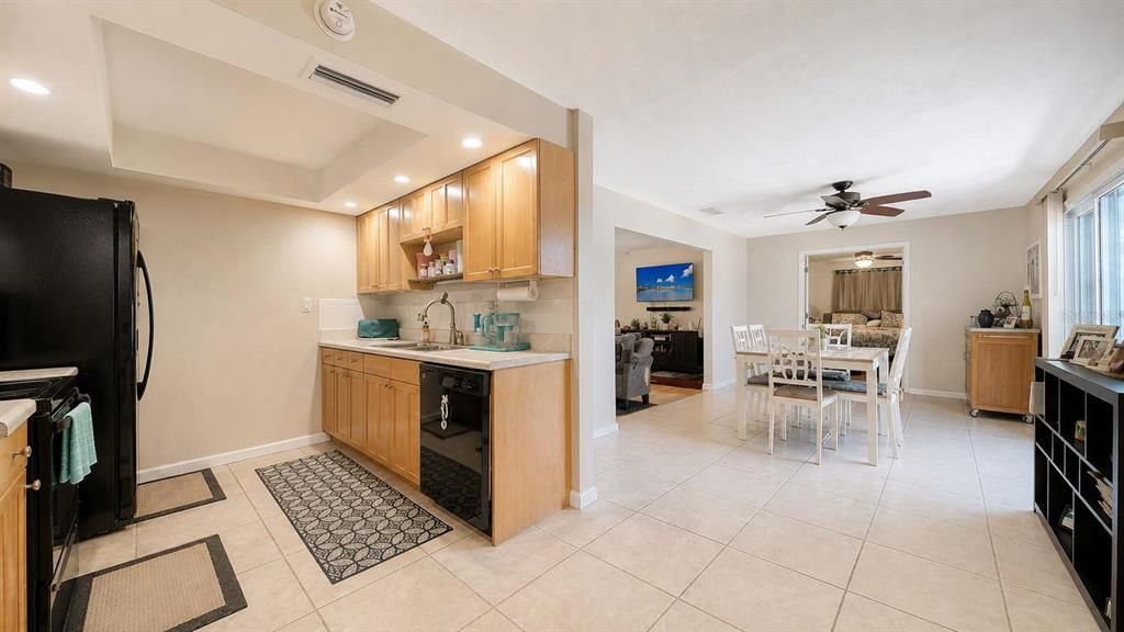 For Sale: $435,000 (2 beds, 2 baths, 1419 Square Feet)