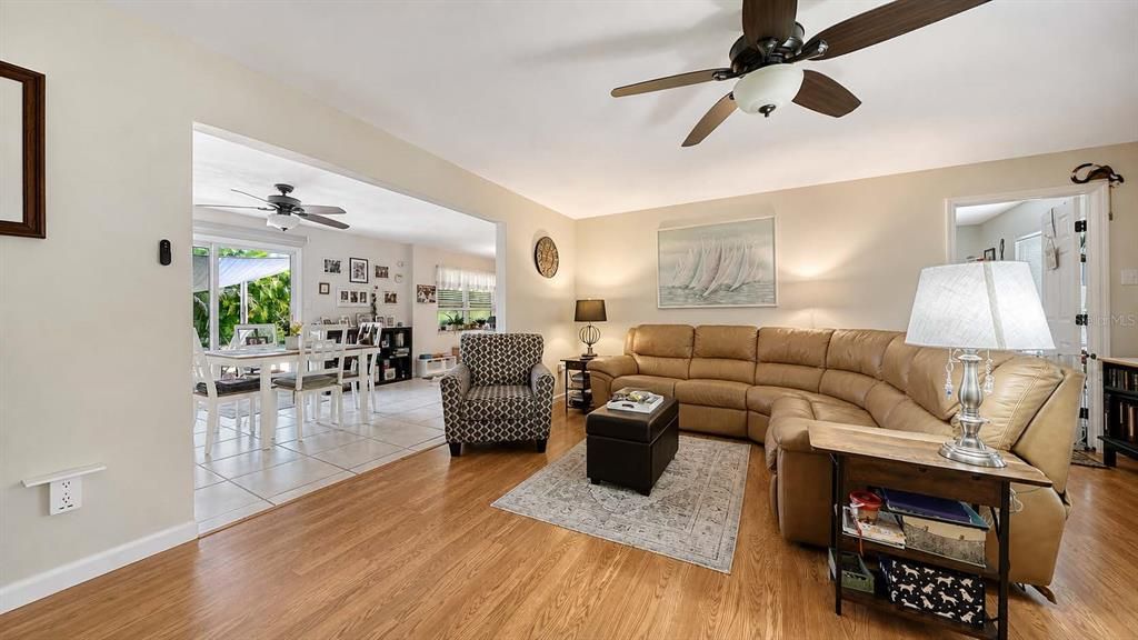 For Sale: $435,000 (2 beds, 2 baths, 1419 Square Feet)