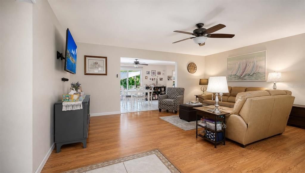 For Sale: $435,000 (2 beds, 2 baths, 1419 Square Feet)