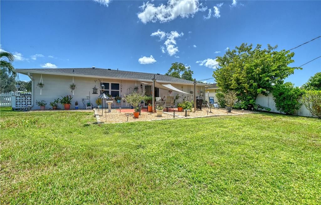 For Sale: $435,000 (2 beds, 2 baths, 1419 Square Feet)