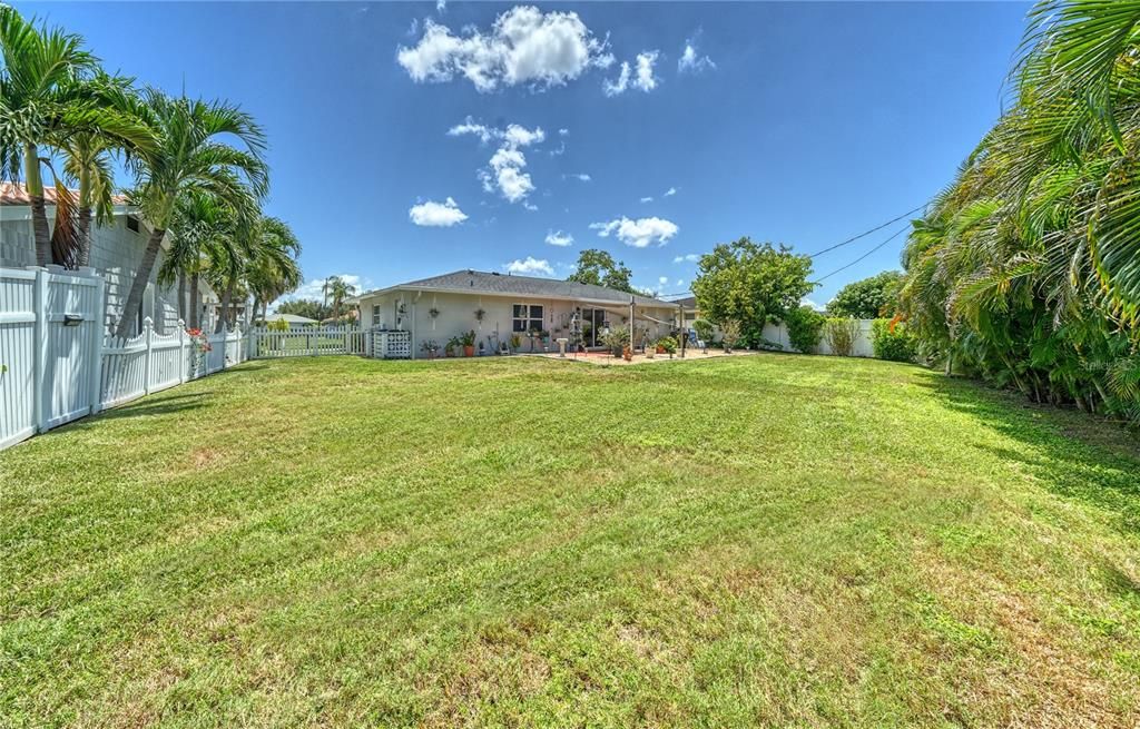 For Sale: $435,000 (2 beds, 2 baths, 1419 Square Feet)