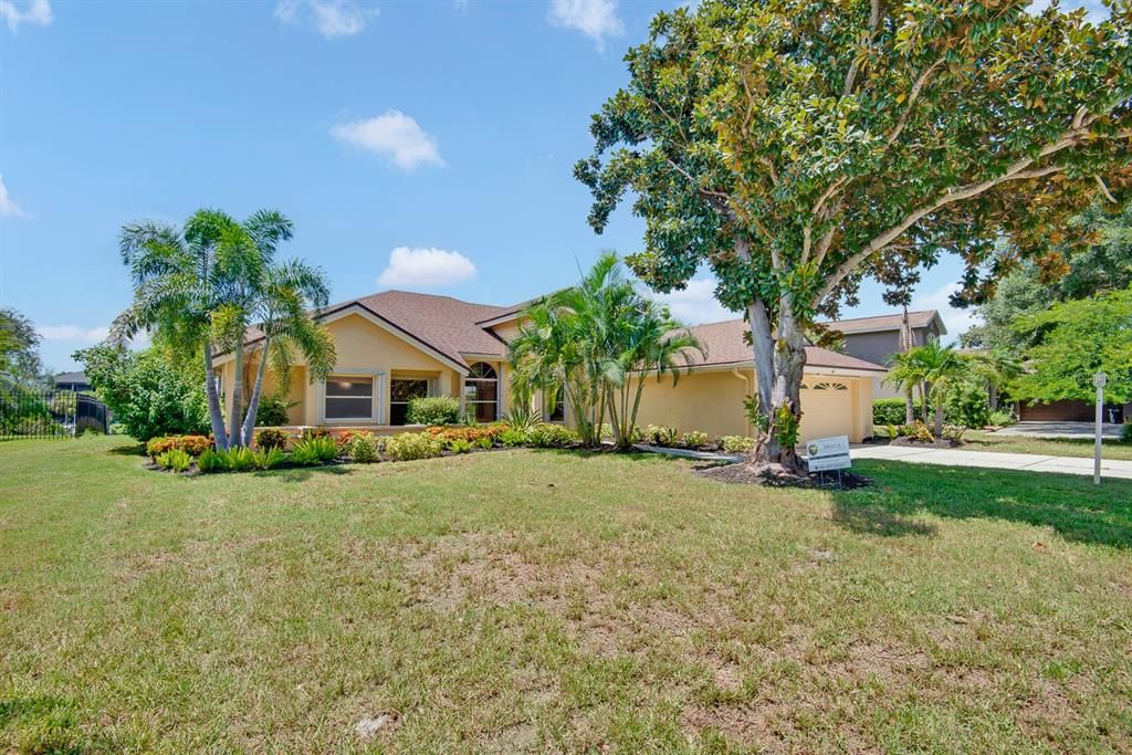 For Sale: $771,000 (3 beds, 2 baths, 2544 Square Feet)