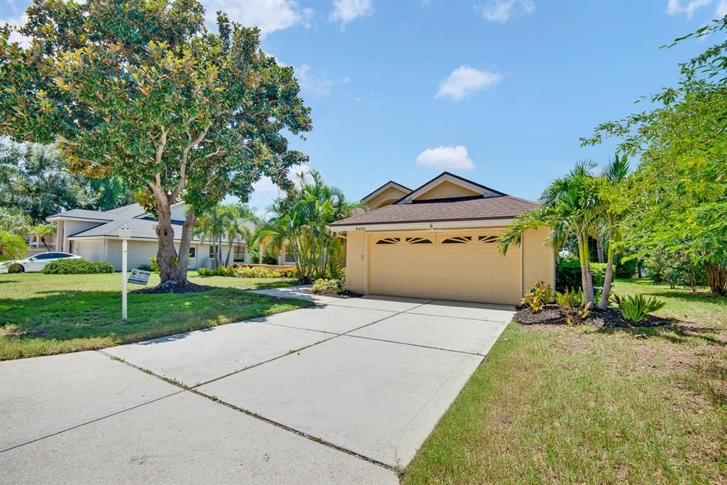 For Sale: $771,000 (3 beds, 2 baths, 2544 Square Feet)