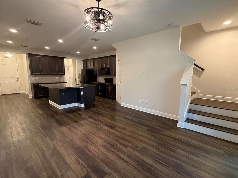 For Rent: $2,700 (3 beds, 2 baths, 1716 Square Feet)