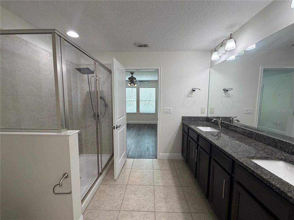 For Rent: $2,700 (3 beds, 2 baths, 1716 Square Feet)