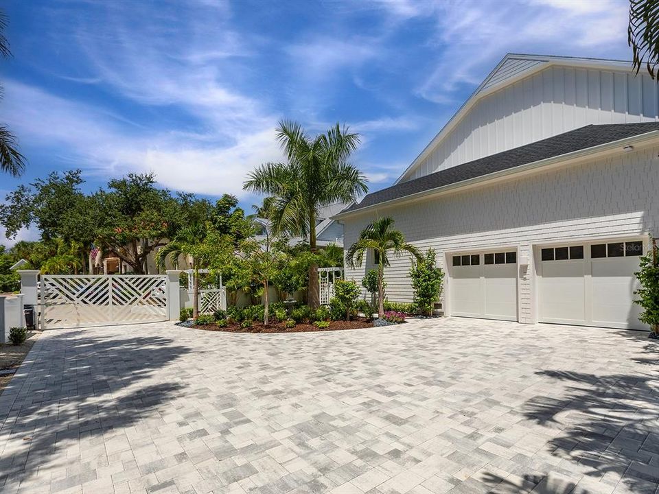 For Sale: $5,885,000 (4 beds, 4 baths, 3647 Square Feet)