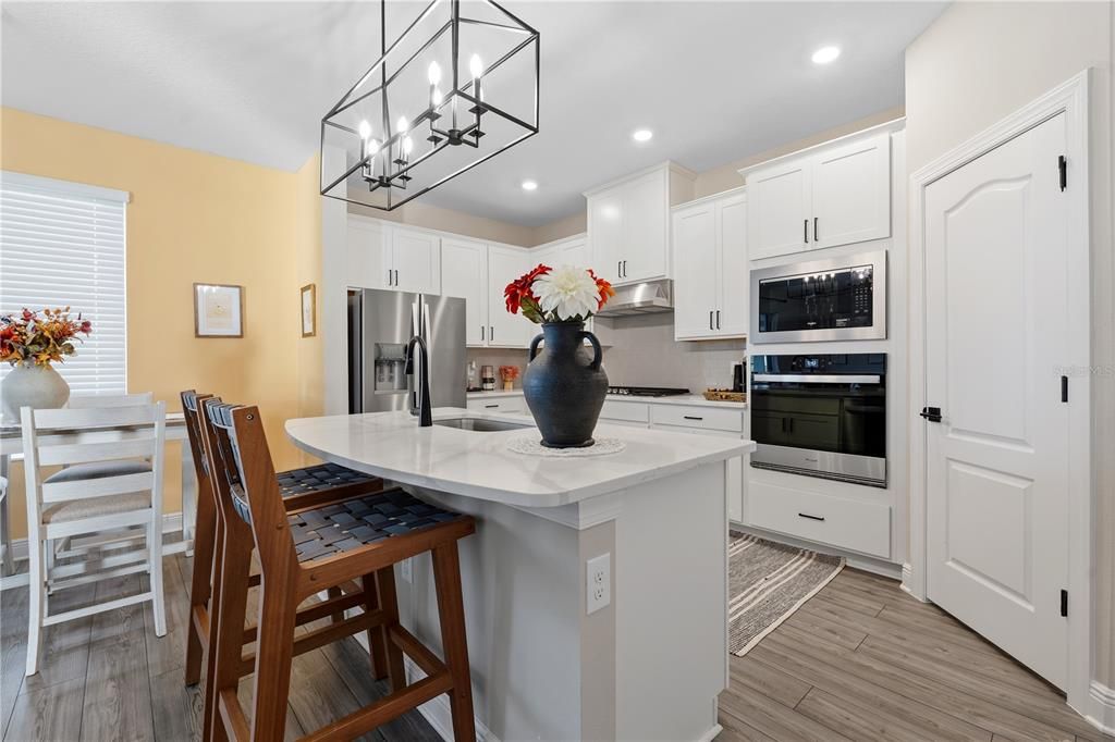 На продажу: $469,900 (4 спален, 2 ванн, 1811 Квадратных фут)