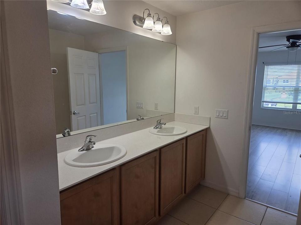 For Rent: $2,500 (4 beds, 3 baths, 2830 Square Feet)