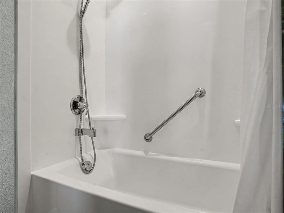 На продажу: $350,000 (4 спален, 2 ванн, 1992 Квадратных фут)