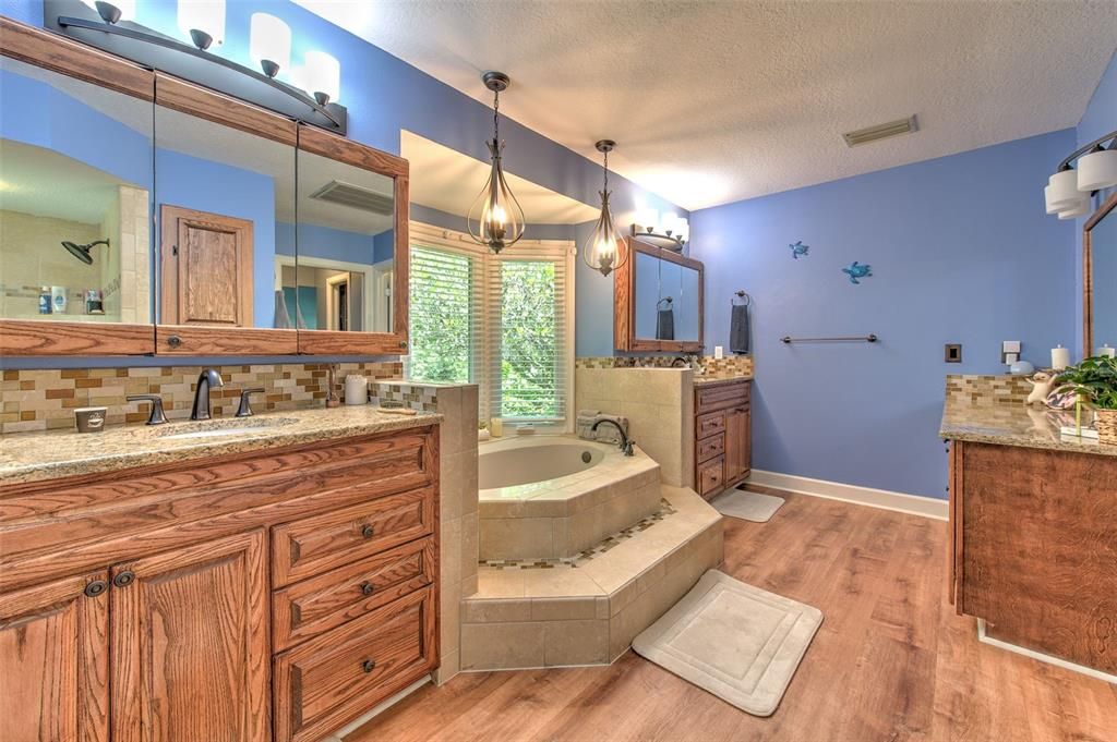 For Sale: $875,000 (4 beds, 3 baths, 2840 Square Feet)