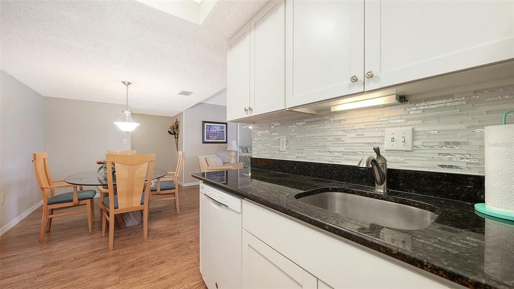 На продажу: $160,000 (2 спален, 2 ванн, 1178 Квадратных фут)