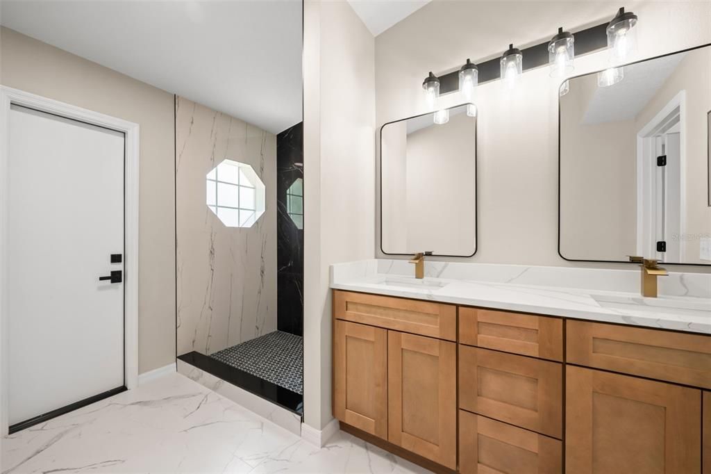 En Venta: $410,000 (4 camas, 2 baños, 1884 Pies cuadrados)