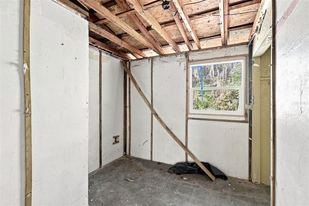 For Sale: $69,900 (3 beds, 1 baths, 934 Square Feet)