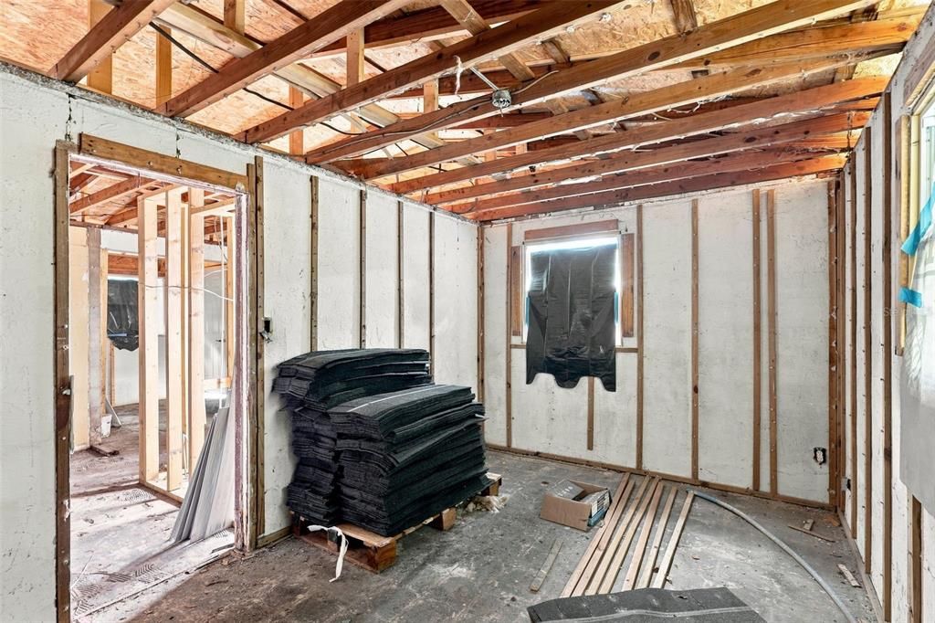 For Sale: $69,900 (3 beds, 1 baths, 934 Square Feet)