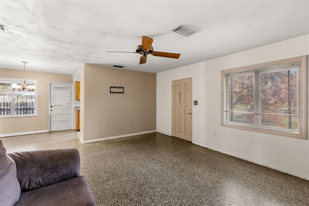For Sale: $299,000 (3 beds, 1 baths, 1208 Square Feet)