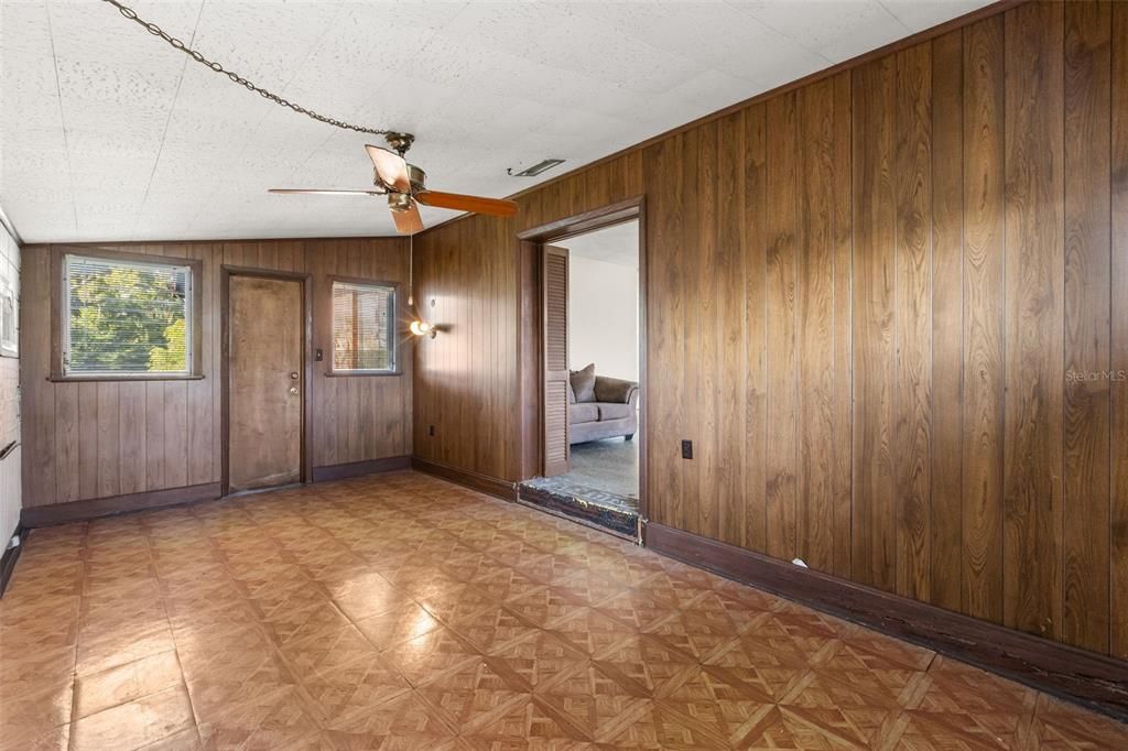 For Sale: $299,000 (3 beds, 1 baths, 1208 Square Feet)