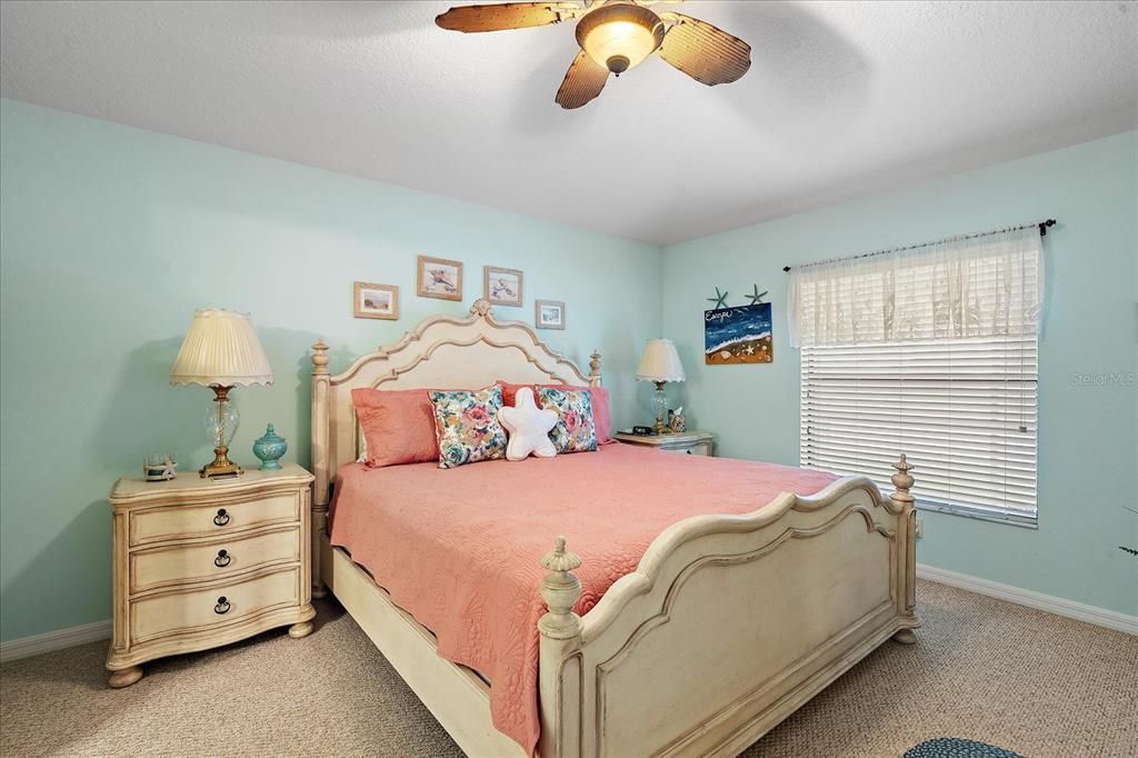 For Sale: $450,000 (3 beds, 2 baths, 1952 Square Feet)