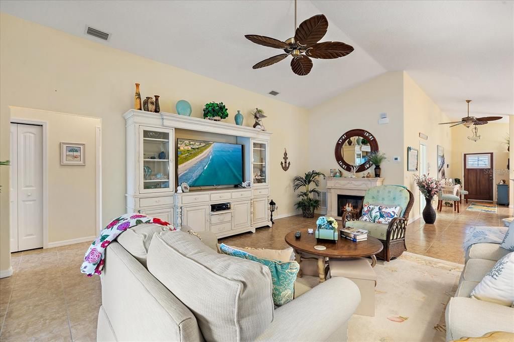 For Sale: $450,000 (3 beds, 2 baths, 1952 Square Feet)