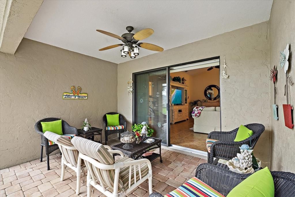 For Sale: $450,000 (3 beds, 2 baths, 1952 Square Feet)