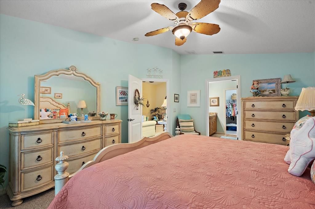 For Sale: $450,000 (3 beds, 2 baths, 1952 Square Feet)