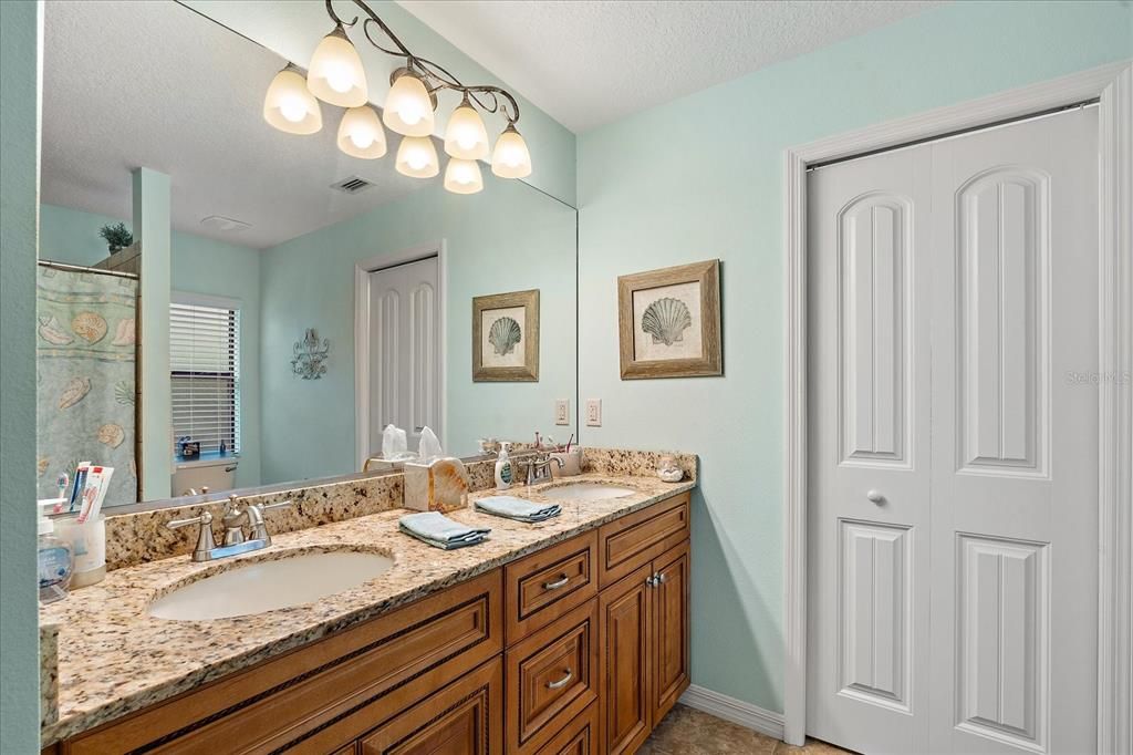 For Sale: $450,000 (3 beds, 2 baths, 1952 Square Feet)