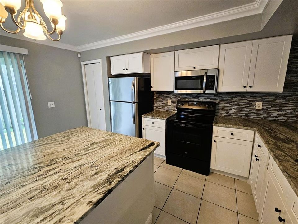 For Rent: $3,000 (2 beds, 2 baths, 1200 Square Feet)