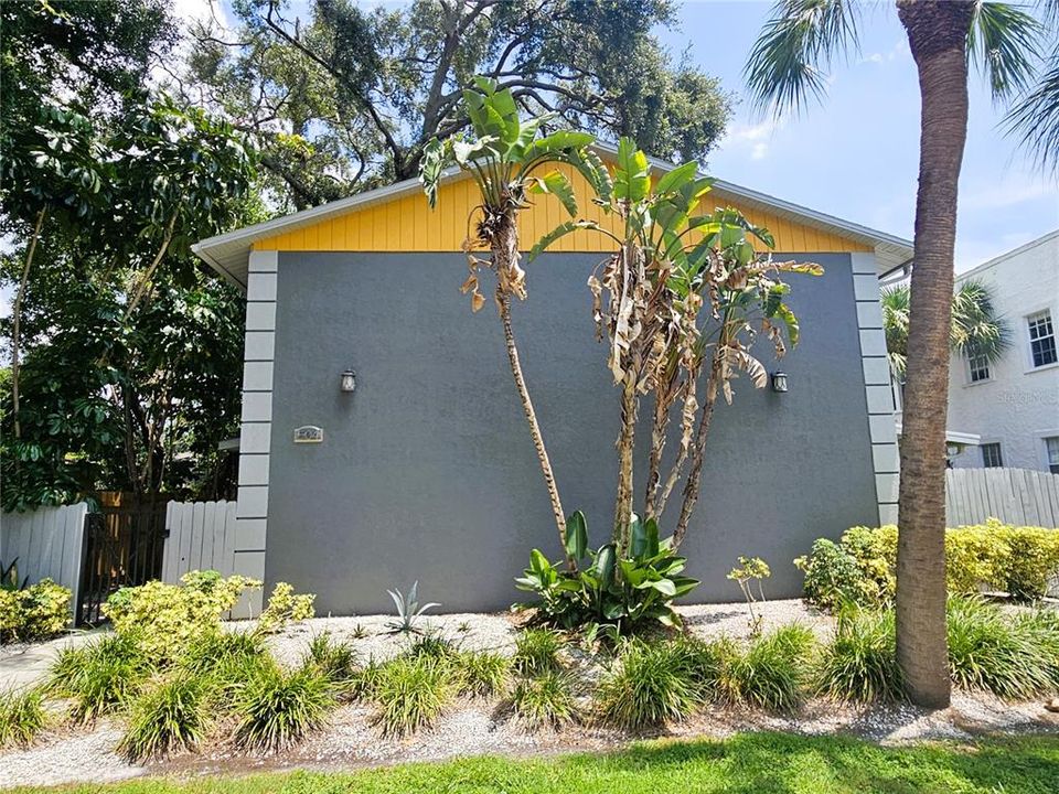For Rent: $3,000 (2 beds, 2 baths, 1200 Square Feet)