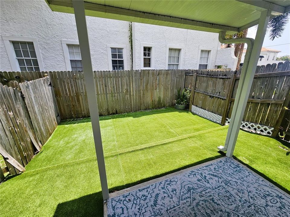 For Rent: $3,000 (2 beds, 2 baths, 1200 Square Feet)