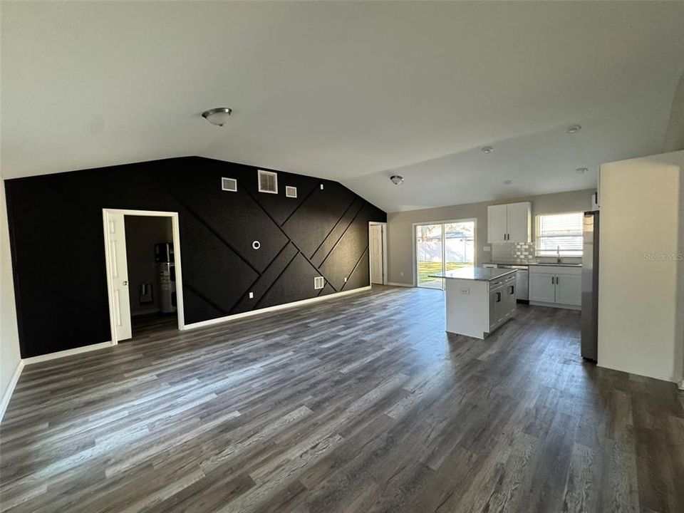 For Rent: $2,200 (3 beds, 2 baths, 1393 Square Feet)