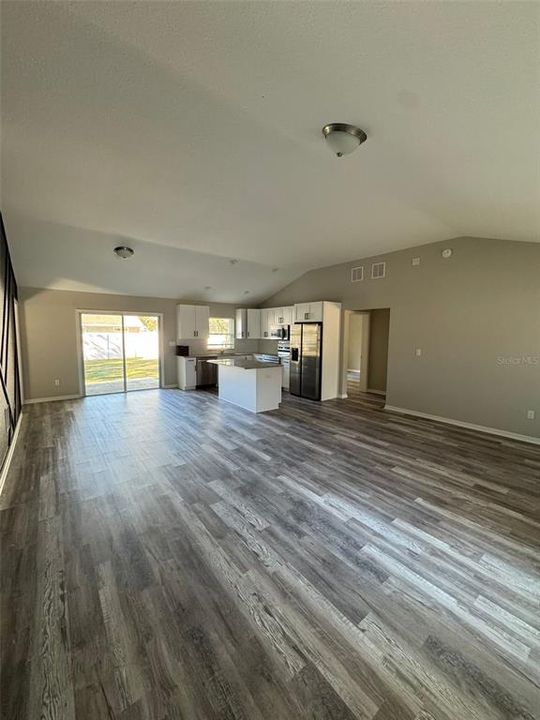 For Rent: $2,200 (3 beds, 2 baths, 1393 Square Feet)