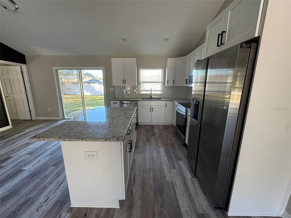 For Rent: $2,200 (3 beds, 2 baths, 1393 Square Feet)