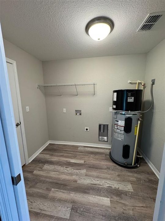 For Rent: $2,200 (3 beds, 2 baths, 1393 Square Feet)