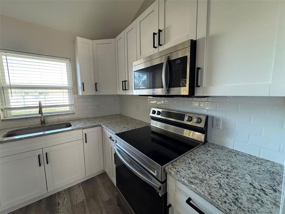 For Rent: $2,200 (3 beds, 2 baths, 1393 Square Feet)
