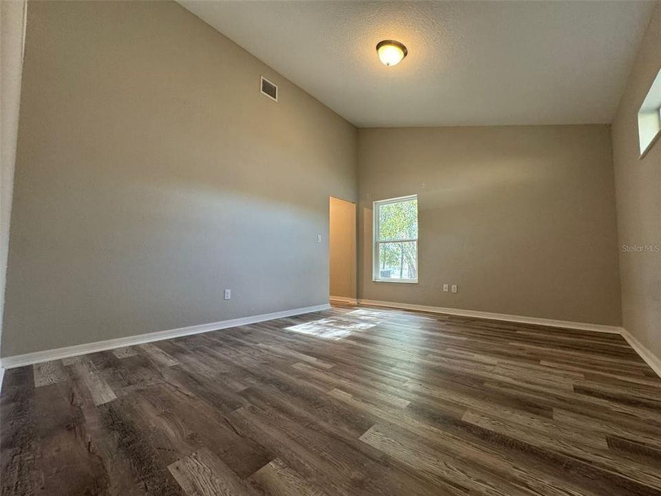 For Rent: $2,200 (3 beds, 2 baths, 1393 Square Feet)